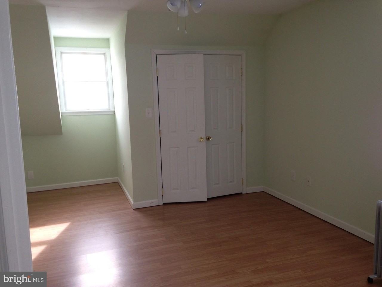 615 Adams St #1 - Photo 4 of 23