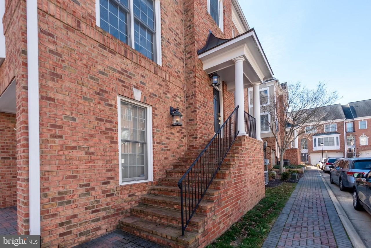 1308 Mclean Crest Ct - Photo 4 of 41