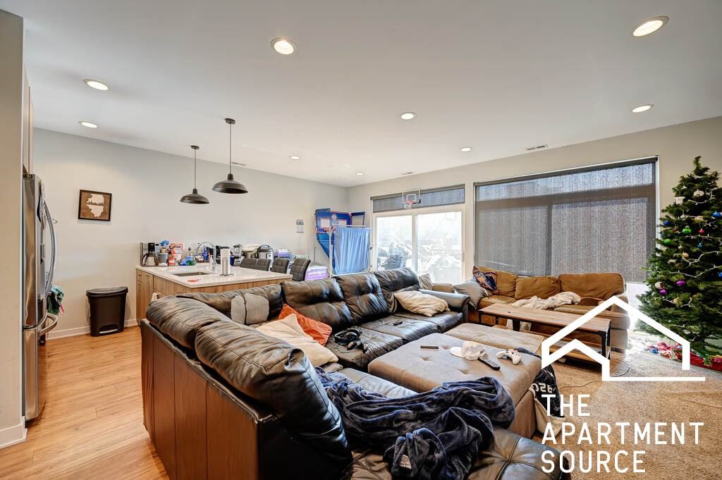 2512 N Halsted St #4 - Photo 3 of 17