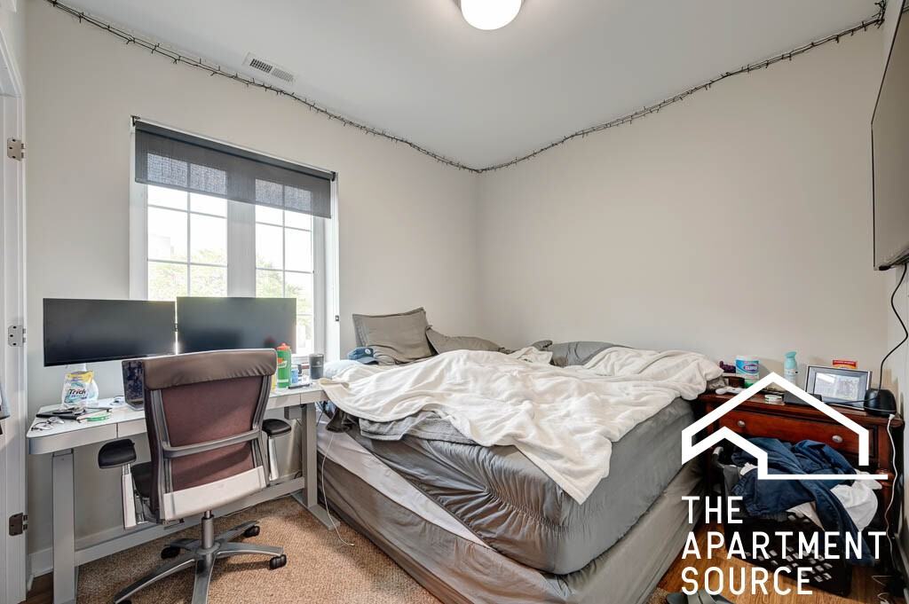 2512 N Halsted St #4 - Photo 4 of 17