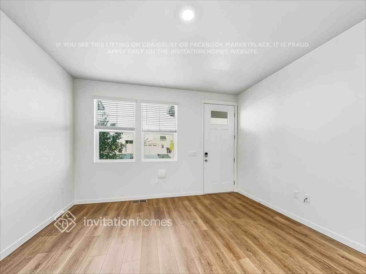 279 S Uriah St - Photo 5 of 20