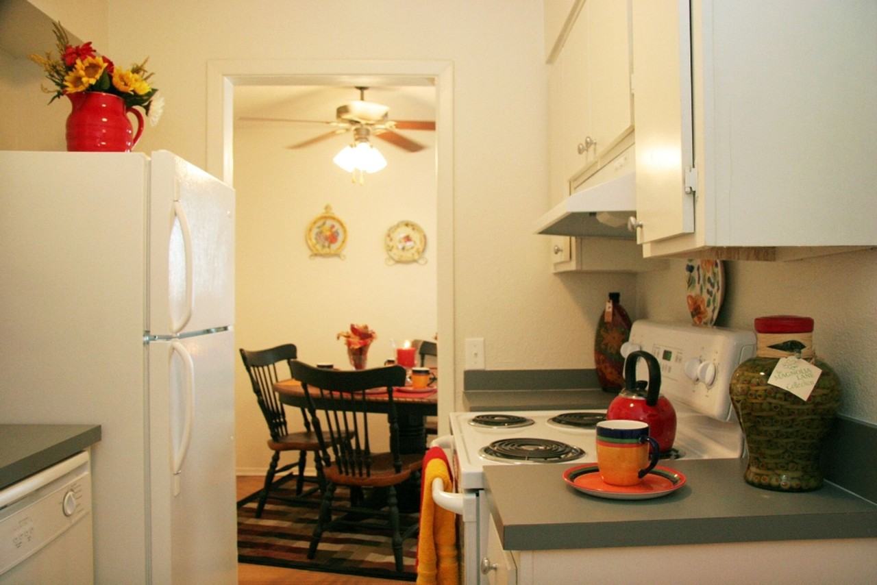 Lions Court Apartments - Photo 3 of 50