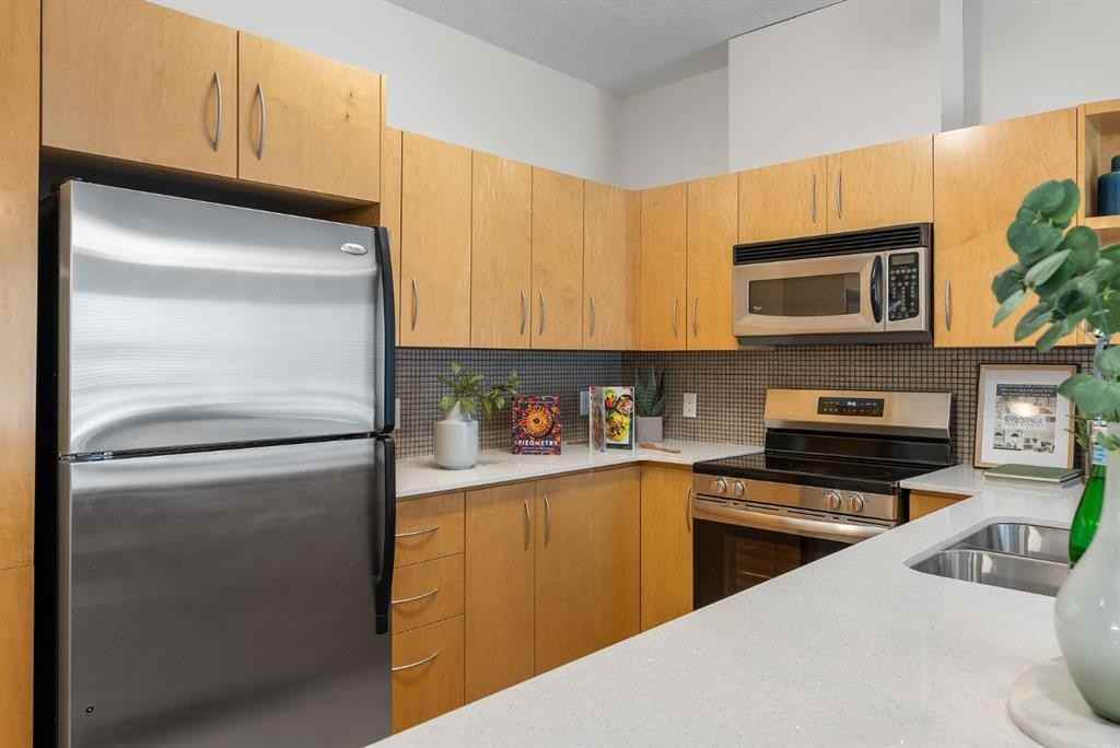 125 Springborough - Photo 4 of 30