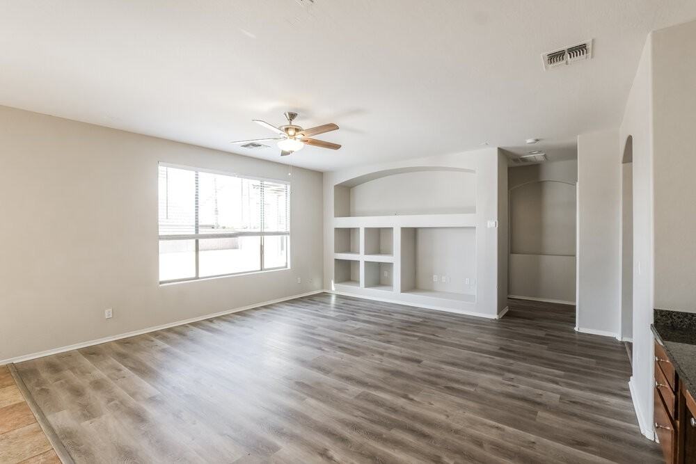 14079 W Bloomfield Rd - Photo 4 of 16