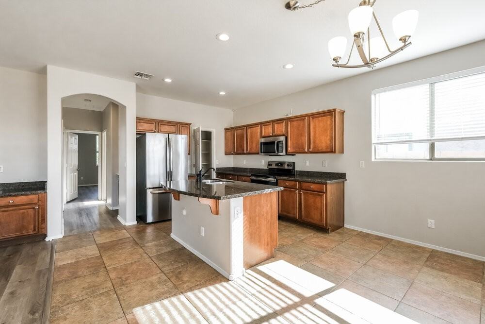 14079 W Bloomfield Rd - Photo 7 of 16