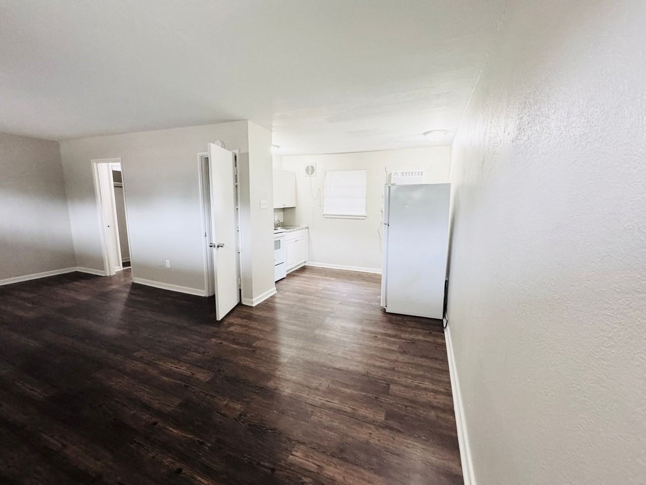 Stadiums Edge II Apartments (Studio/1 Bath) - Photo 4 of 16