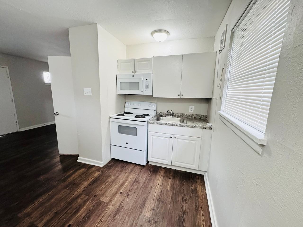 Stadiums Edge II Apartments (Studio/1 Bath) - Photo 5 of 16