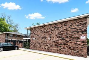featured image of 2875 Iowa St