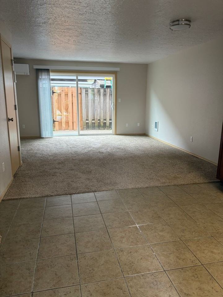 606 E 9th St #23 - Photo 7 of 16