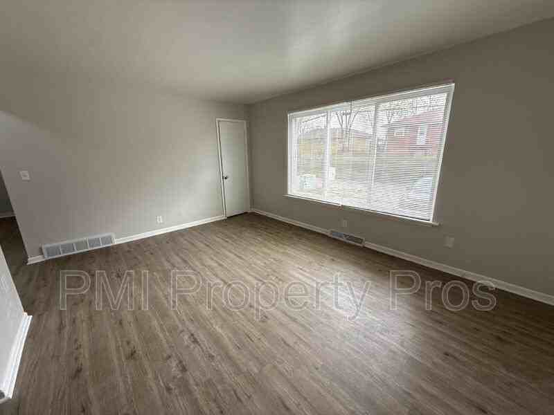 7701 W Hampton Ave #4 - Photo 2 of 18