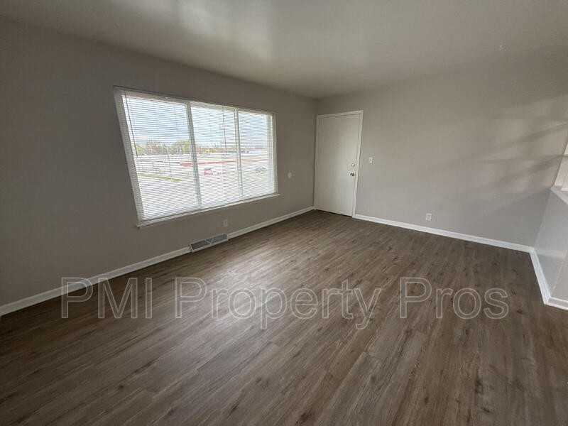 7701 W Hampton Ave #5 - Photo 3 of 16
