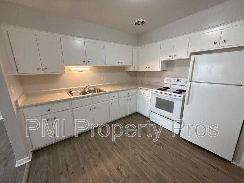 7701 W Hampton Ave #6 - Photo 5 of 17