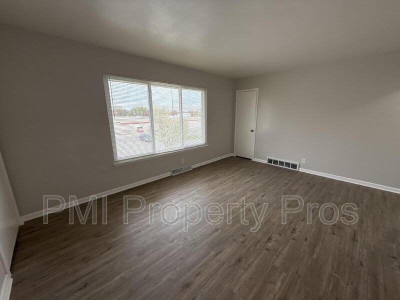 7701 W Hampton Ave #8 - Photo 4 of 17