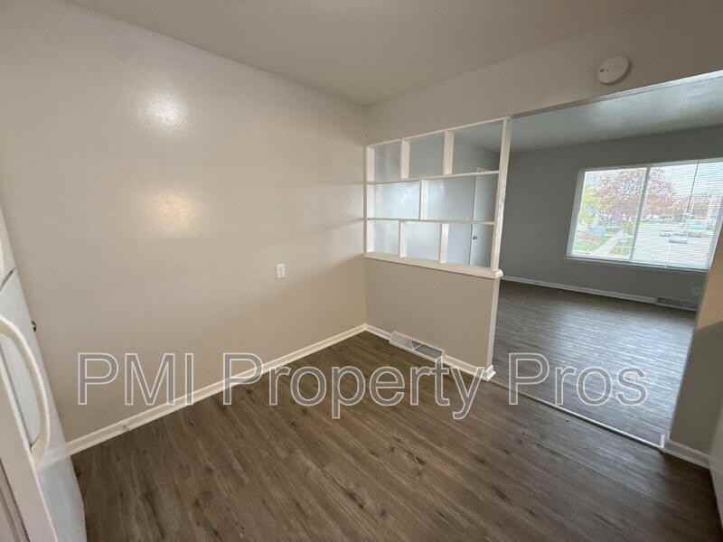 7701 W Hampton Ave #8 - Photo 7 of 17
