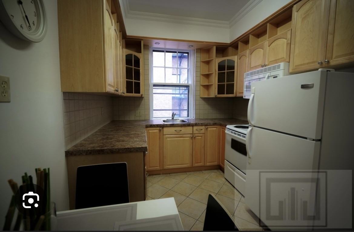 3660 Rue Hutchison #12 - Photo 2 of 4