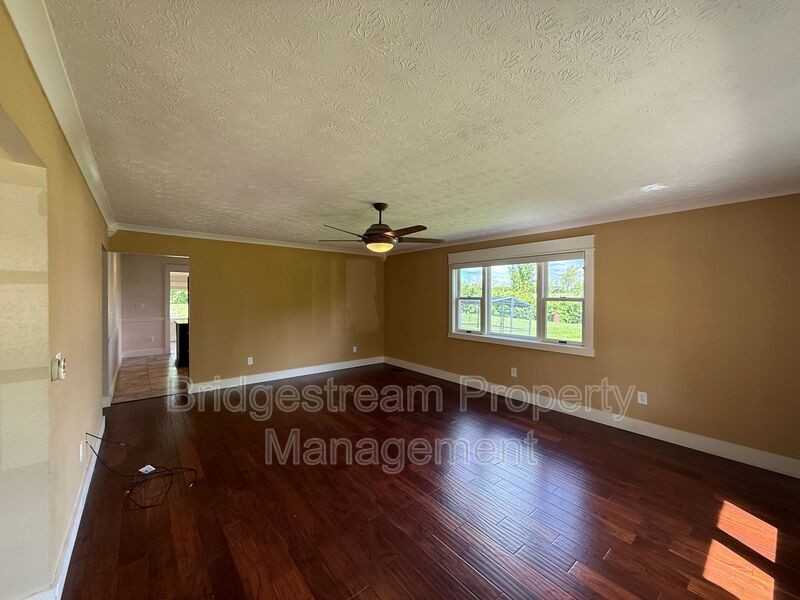 5611 Seybold Rd - Photo 3 of 19