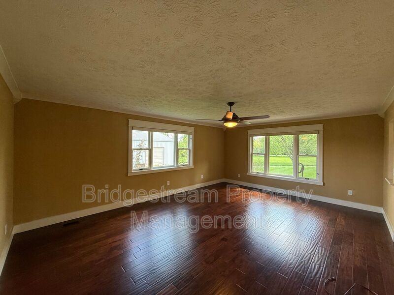 5611 Seybold Rd - Photo 4 of 19