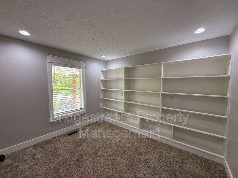 5611 Seybold Rd - Photo 5 of 19