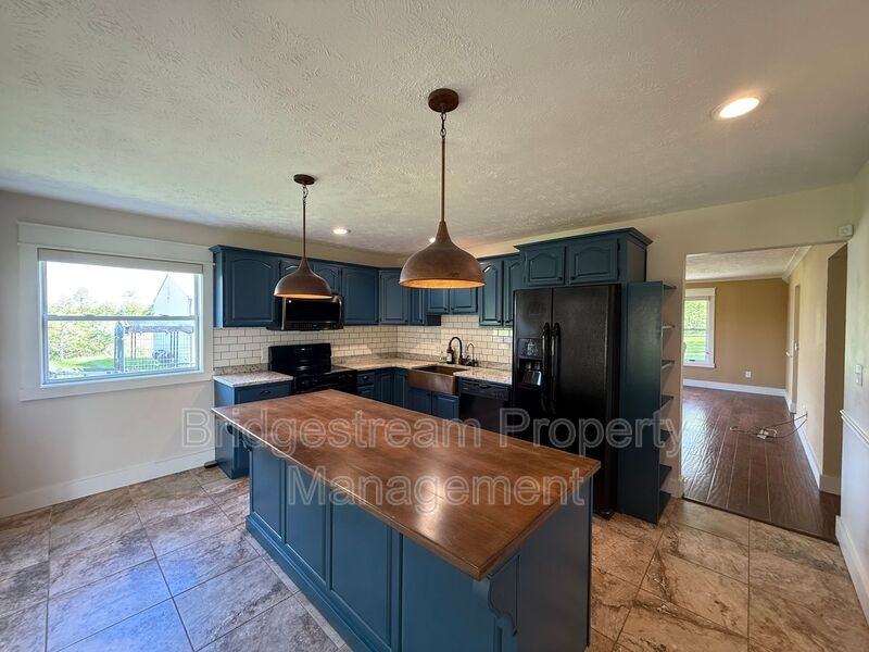 5611 Seybold Rd - Photo 6 of 19