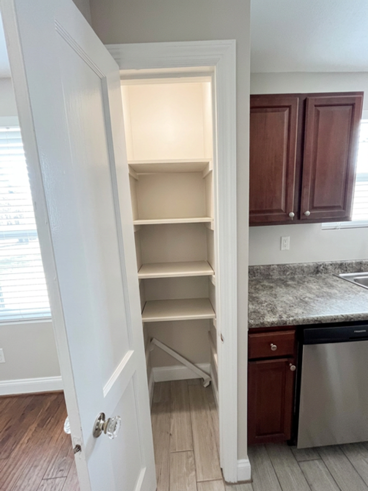Avondale I Apartments - Photo 7 of 24