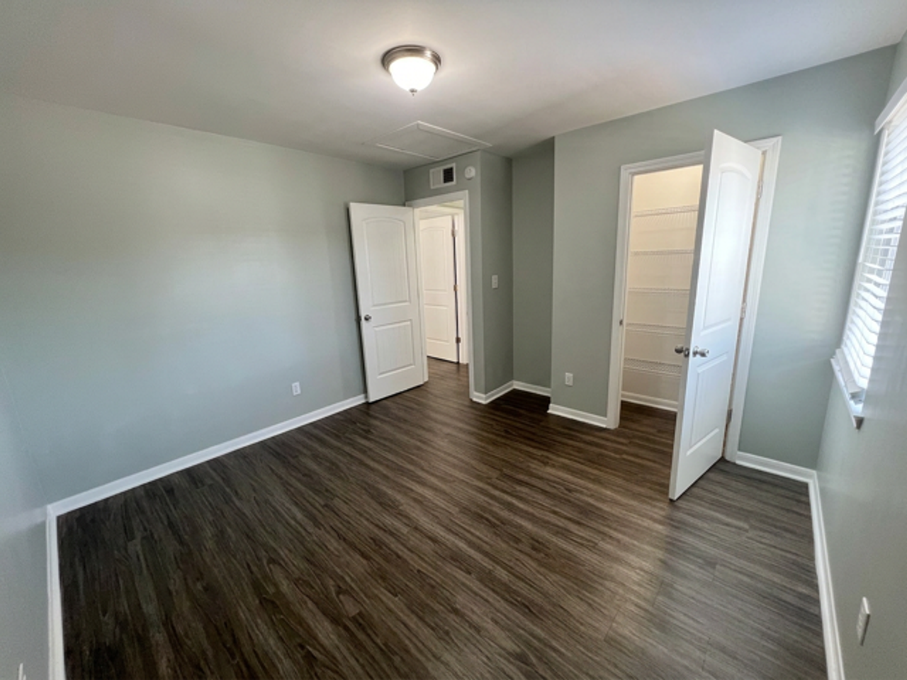 Avondale III Apartments - Photo 3 of 34