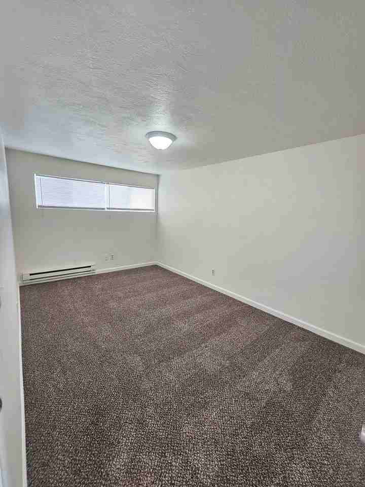 601 S Division St #13 - Photo 4 of 8