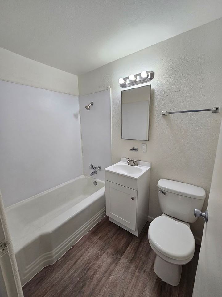 601 S Division St #13 - Photo 5 of 8
