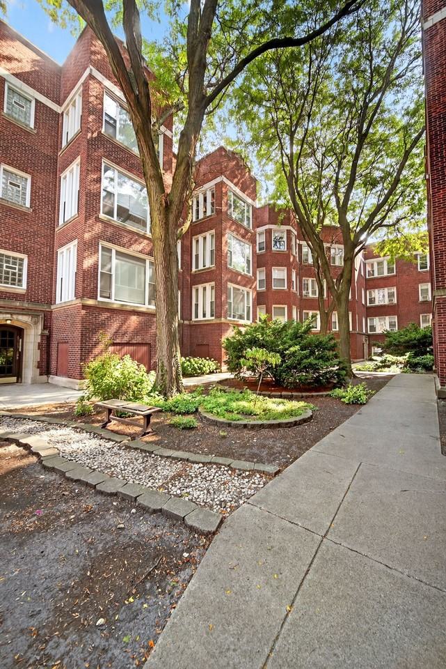 6565 N. Lakewood – Renovated Rogers Park Apartments - Photo 4 of 33