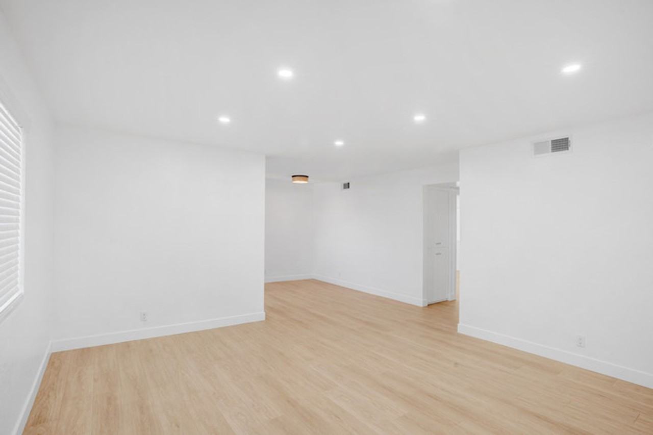 124 124 - 126 S Marengo Ave - 3 #3 - Photo 3 of 17