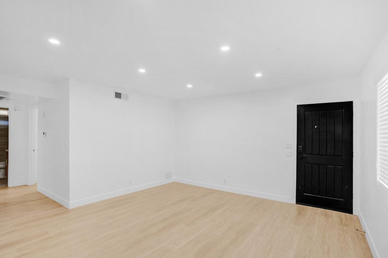 124 124 - 126 S Marengo Ave - 3 #3 - Photo 4 of 17