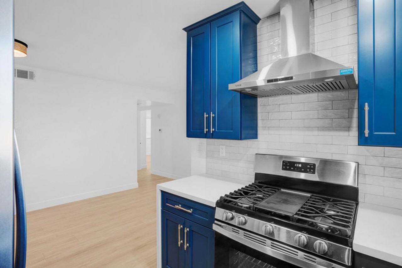 124 124 - 126 S Marengo Ave - 3 #3 - Photo 7 of 17