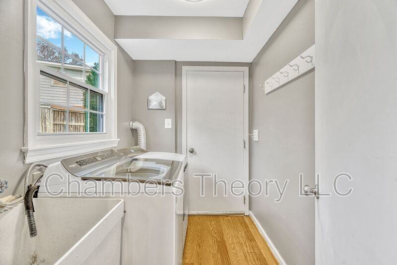 9701 Counsellor Dr - Photo 6 of 50