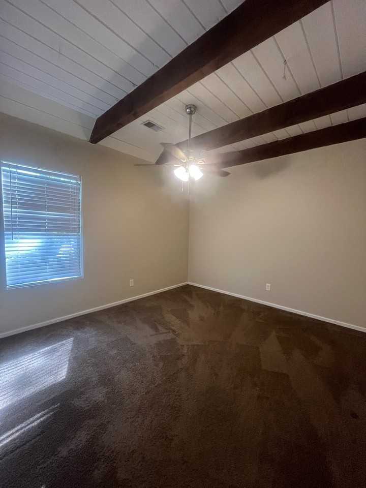 Beachview Drive 2429 Up - Photo 5 of 19