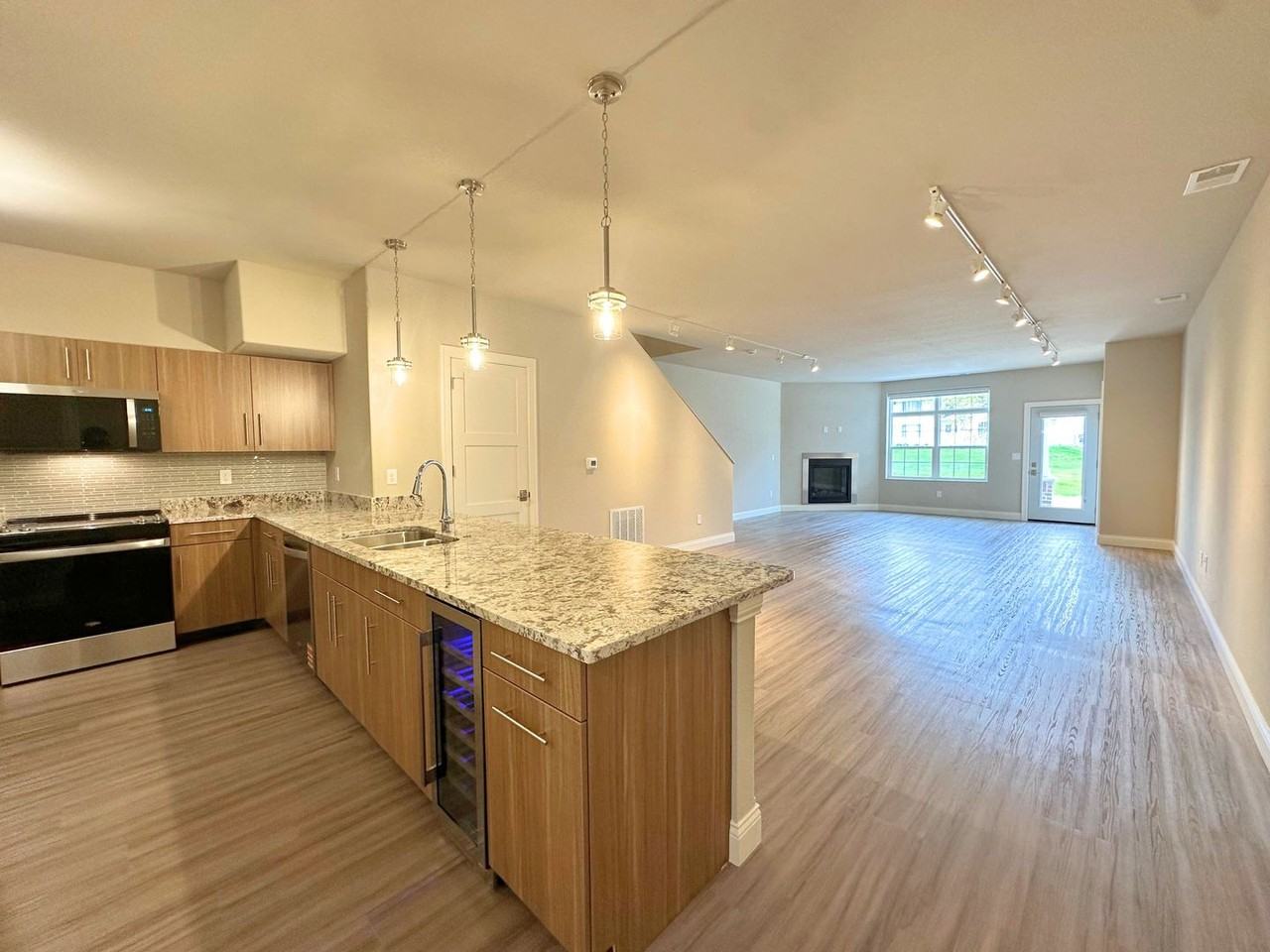 Cedar Plaza Apartments & Townhomes - Photo 7 of 12