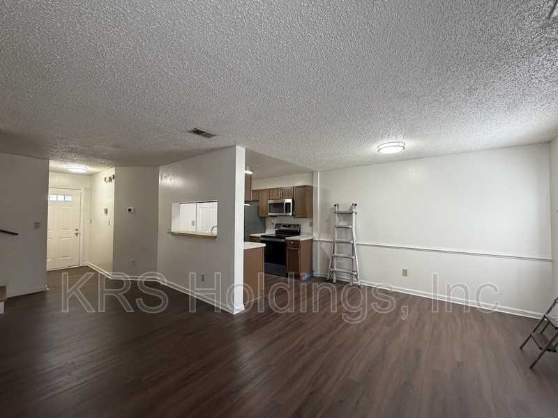 1222 Corkwood Cir - Photo 2 of 12