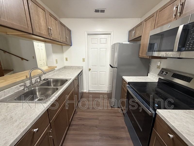 1222 Corkwood Cir - Photo 3 of 12