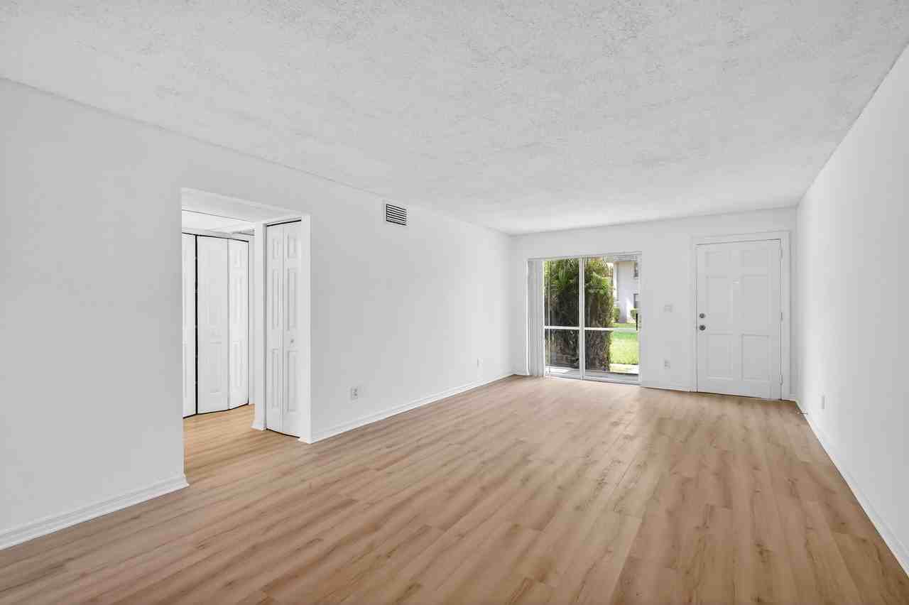 686 17th St - Photo 5 of 14