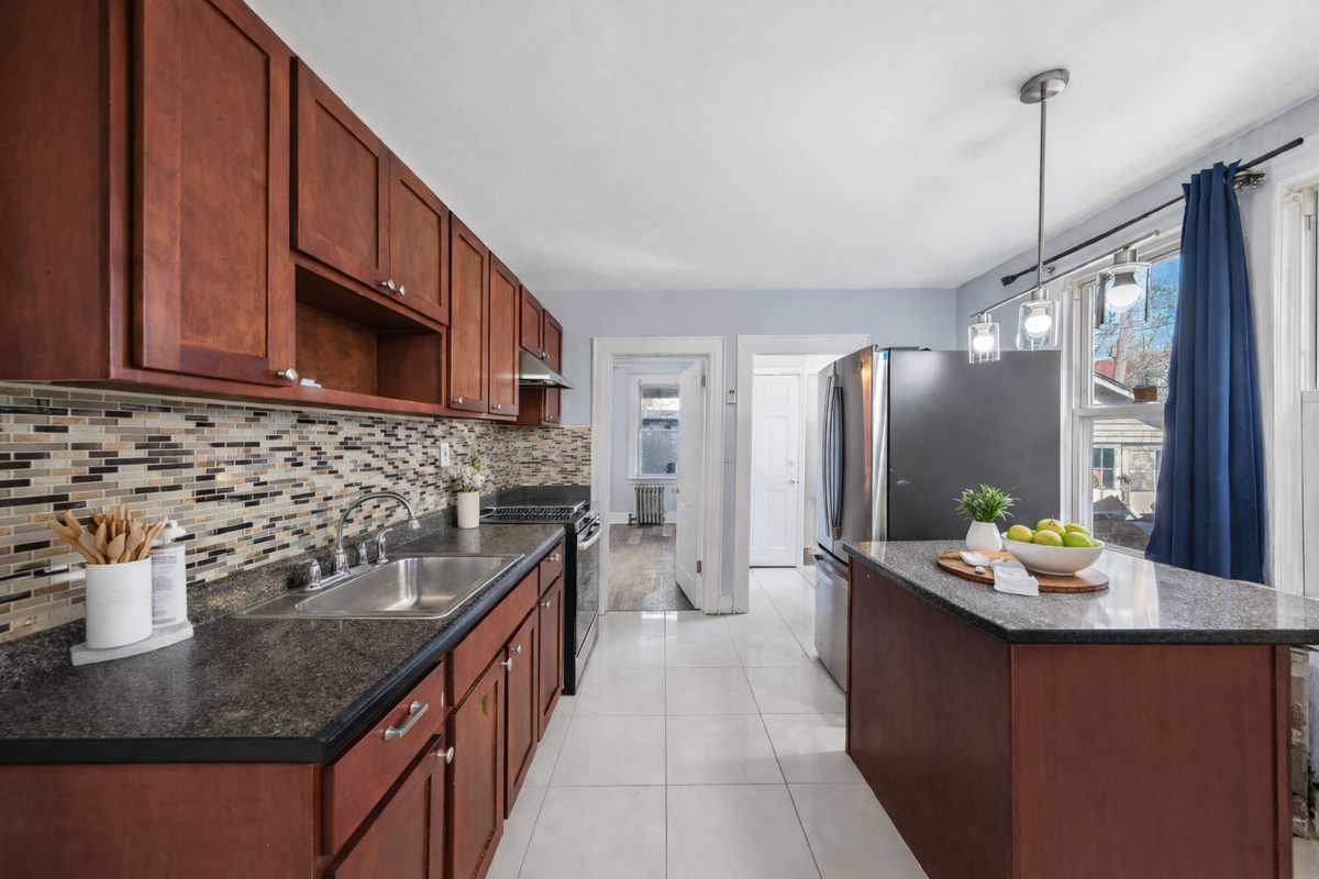 569 Chestnut St - Photo 4 of 10