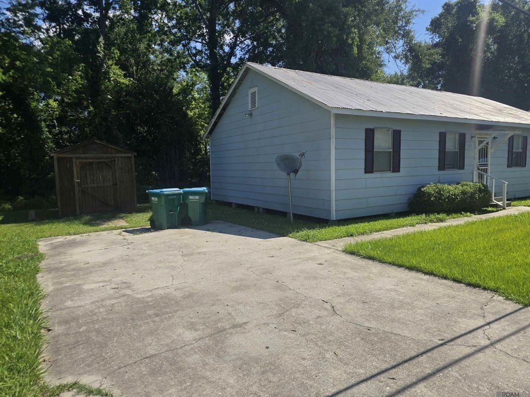 1160 Freeman Ln - Photo 2 of 6