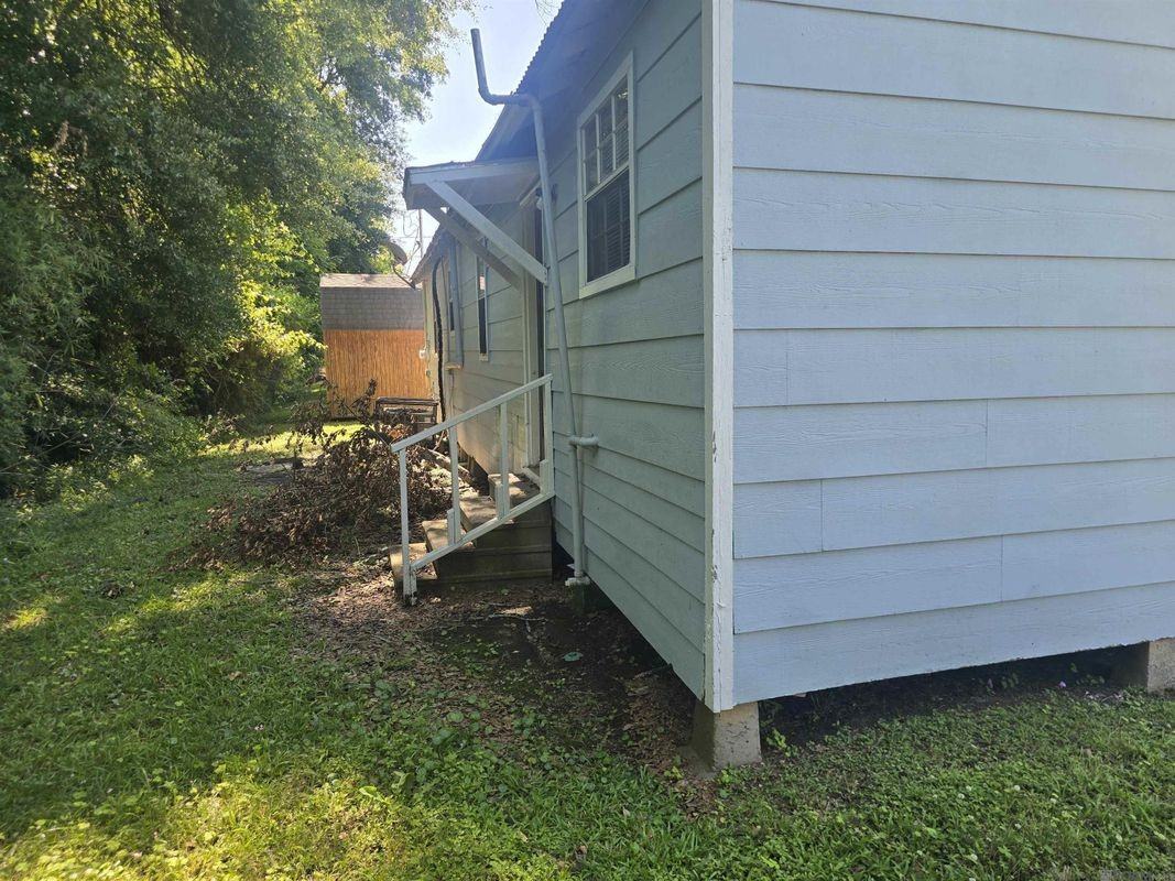 1160 Freeman Ln - Photo 4 of 6