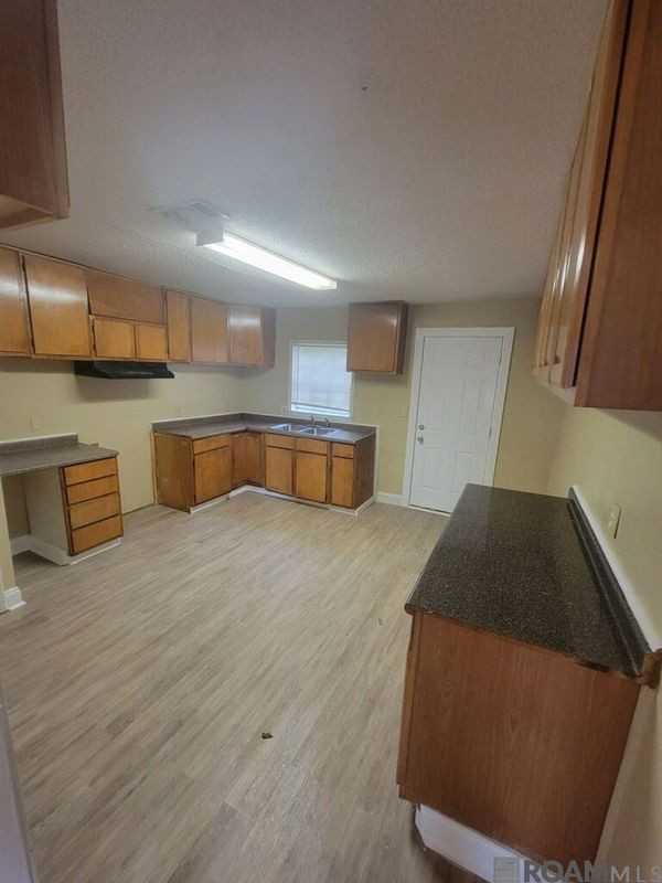 1160 Freeman Ln - Photo 5 of 6