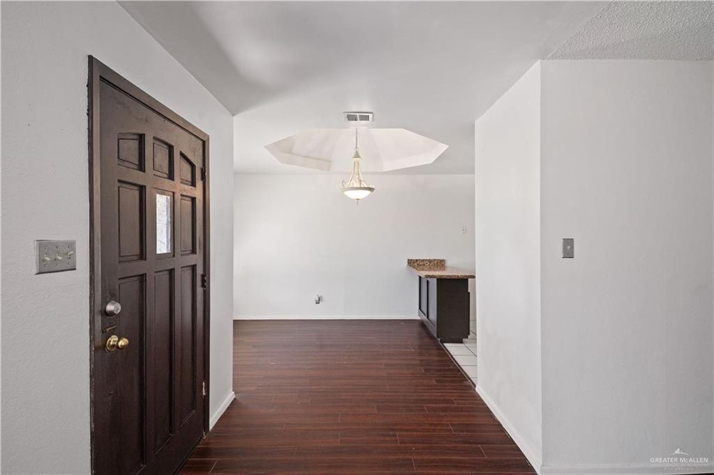 2419 N 28th St - Photo 4 of 10