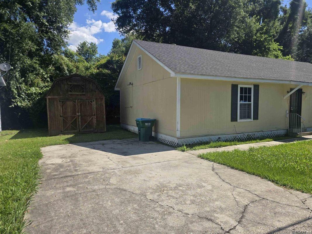 1152 Freeman Ln - Photo 2 of 4