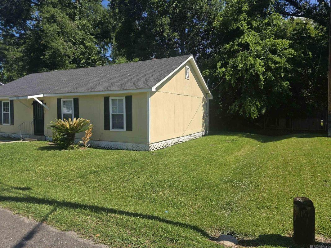 1152 Freeman Ln - Photo 3 of 4