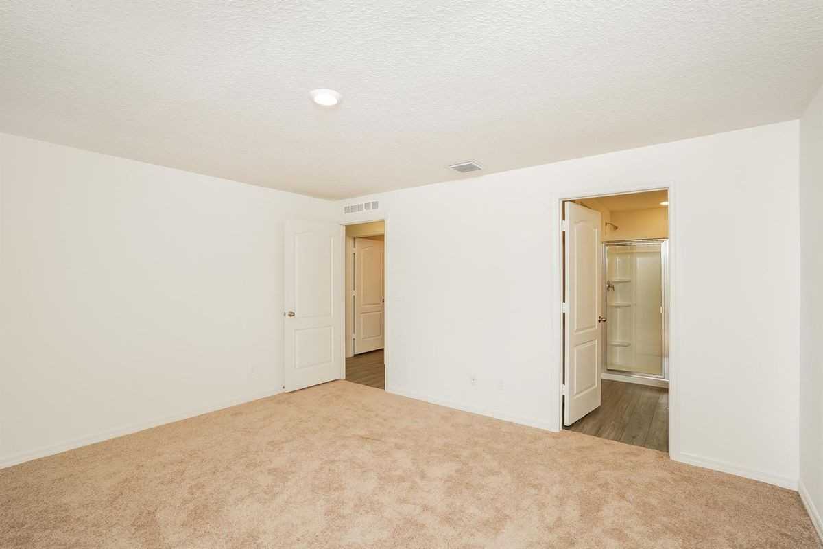 2174 Sw Wayne St - Photo 2 of 14