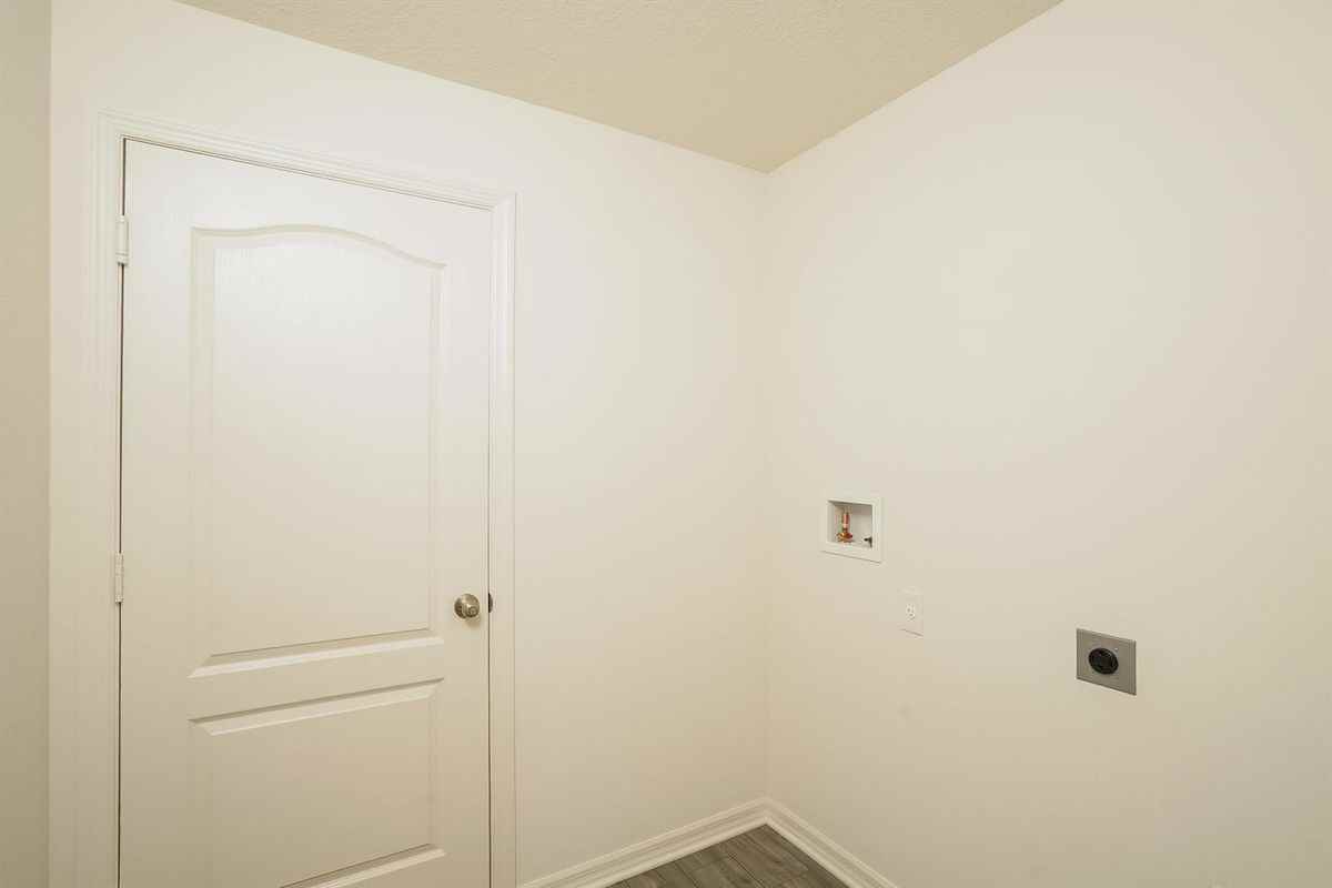 2174 Sw Wayne St - Photo 4 of 14