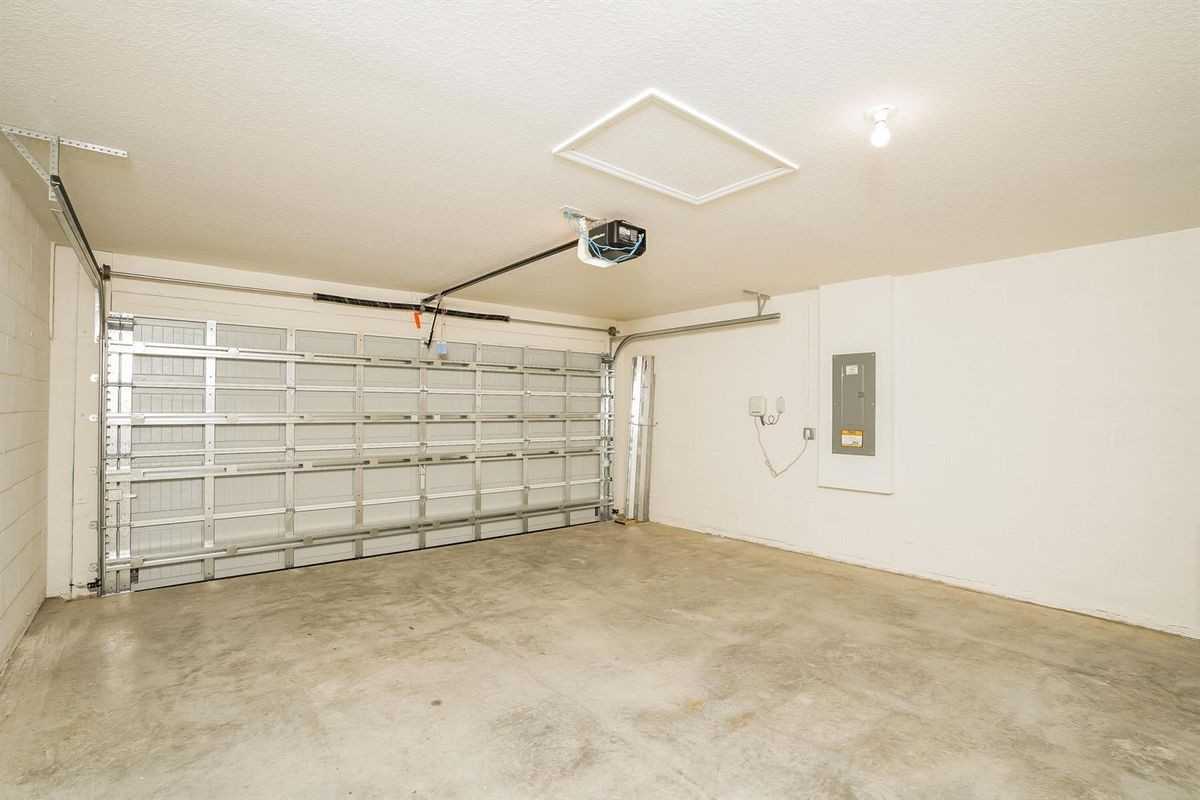 2174 Sw Wayne St - Photo 5 of 14