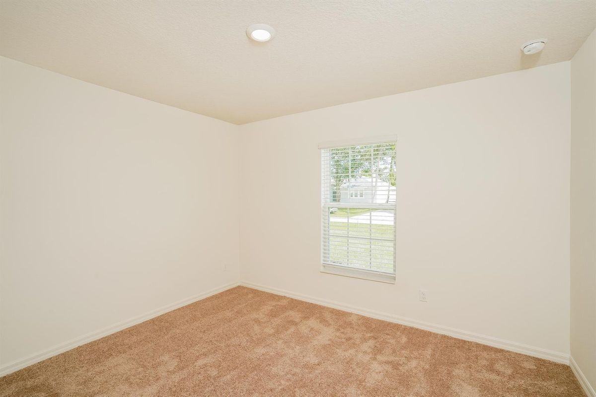 2174 Sw Wayne St - Photo 6 of 14