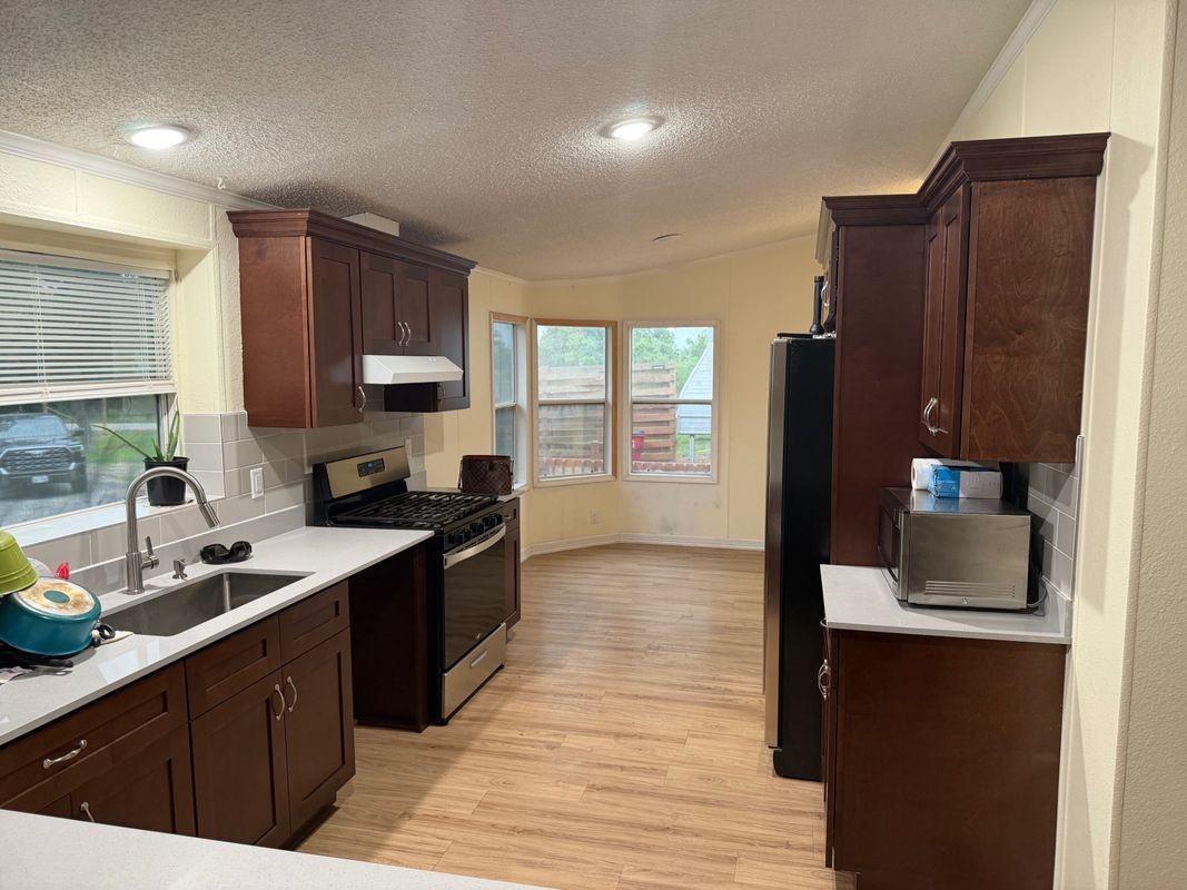 220 Jeffrey Dr - Photo 3 of 12