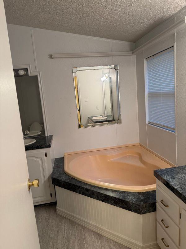 220 Jeffrey Dr - Photo 4 of 12